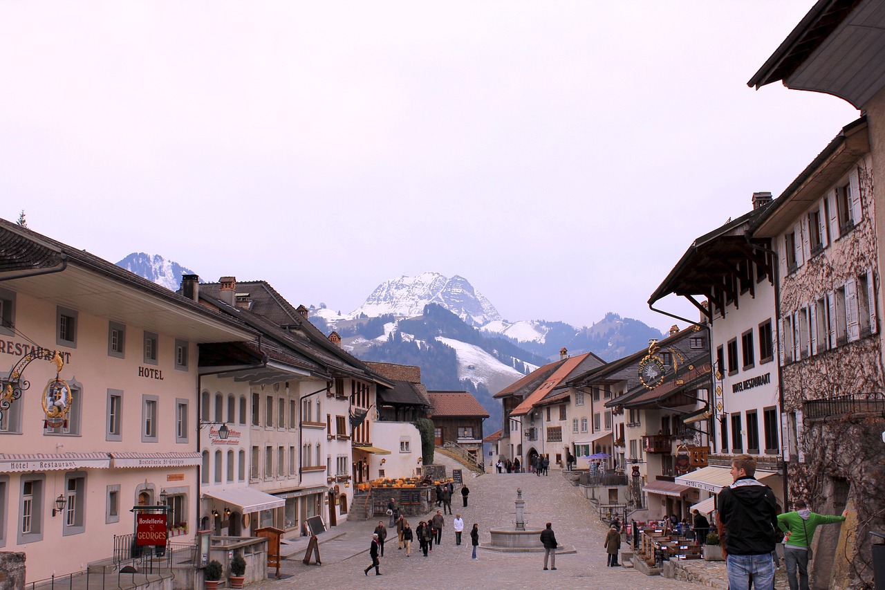 Gruyeres, Suiza, uno de los pueblos de montaÃ±a mÃ¡s bonitos del mundo